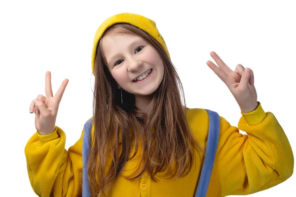 Pequena Menina Alegre Bonito Anos Idade Posando Pijama Amarelo Estúdio Fotos De Bancos De Imagens