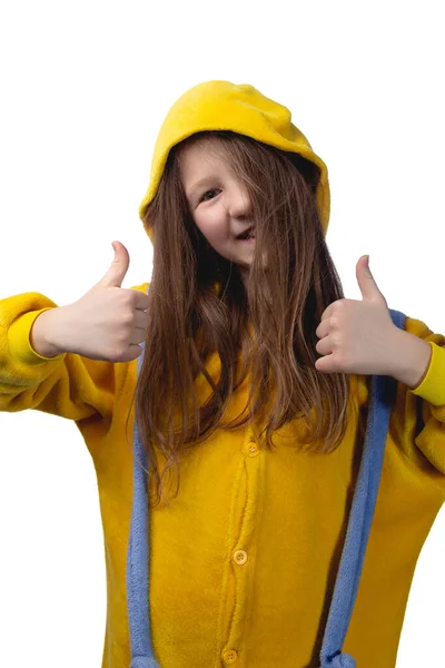 Pequena Menina Alegre Bonito Anos Idade Posando Pijama Amarelo Estúdio — Fotografia de Stock