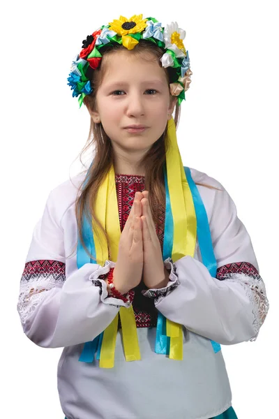 Ein Kleines Mädchen Ukrainischer Nationalkleidung Mit Tränenüberströmten Augen Faltete Die — Stockfoto