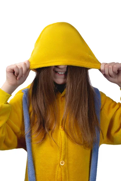 Pequena Menina Alegre Bonito Anos Idade Posando Pijama Amarelo Estúdio — Fotografia de Stock