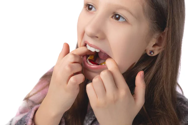 Una Niña Linda Está Poniendo Aparato Ortodoncia Concepto Higiene Bucal — Foto de Stock