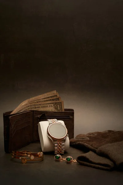 Foto Van Een Slimme Horloges Met Andere Aanvullingen Voor Juwelen — Stockfoto