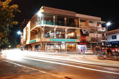 Chiangmai, Tayland 4 Eylül 2021 Covid-19 sırasında Chiang Mai şehrinin Thapae kapısındaki trafik