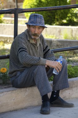 yaşlı adam