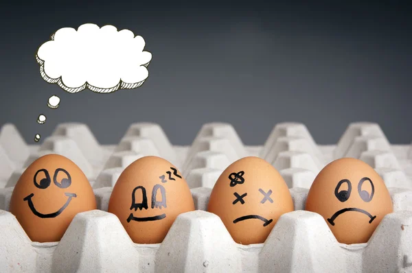 Düşünce balonu yumurta karakterler — Stok fotoğraf