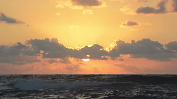 Okyanus gündoğumu — Stok video