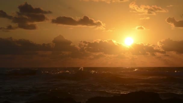 Sonnenaufgang in den Ozeanen — Stockvideo
