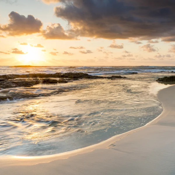 Sonnenaufgang am Strand — Stockfoto