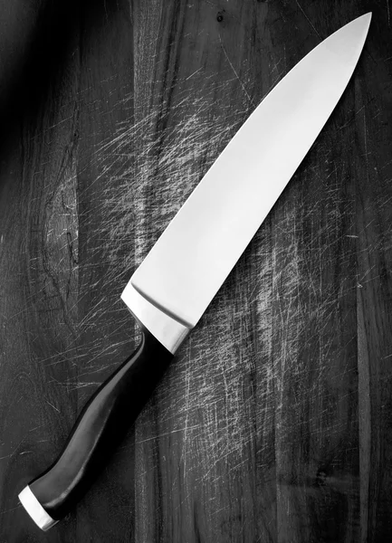 Cuchillo sobre tabla de cortar — Foto de Stock