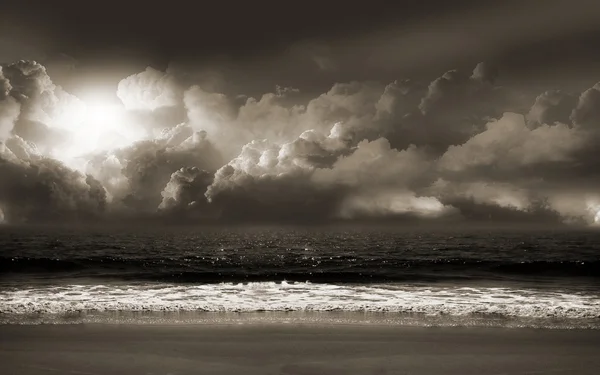 Burzowe chmury nad morzem — Zdjęcie stockowe
