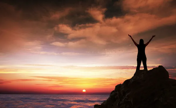 Woman on mountain in praise and worship. — Stock Photo, Image