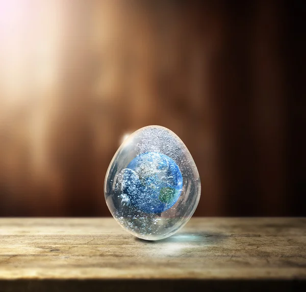 Earth in the egg — Stock Photo, Image