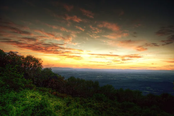 Hermosa puesta de sol de montaña — Foto de Stock
