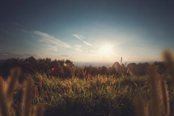 Hermosa puesta de sol de montaña — Foto de Stock