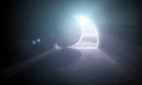 taş uzağa haddelenmiş