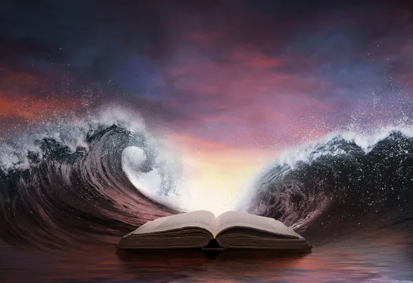 Bible and two large waves — Stock Photo, Image