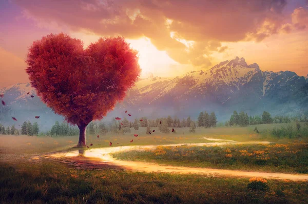 Uma Árvore Forma Coração Com Uma Paisagem Montanhosa Colorida Imagens Royalty-Free