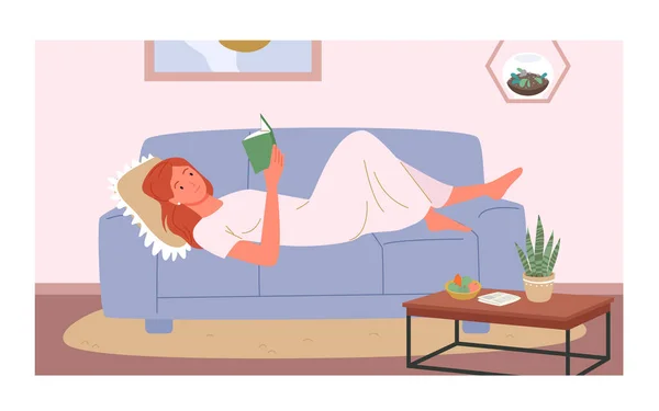 Lazy flicka ligger på soffan hemma för att läsa bok, vuxen kvinna läser litteratur på fritid — Stock vektor
