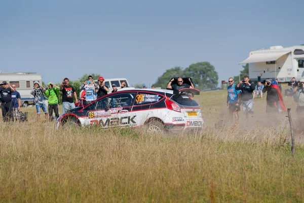Rally de carreras de coches en el 71º Rally de Polonia en Mikolajki - Polonia — Foto de Stock