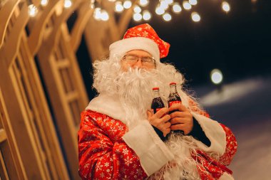 Yeni yıl, Noel Baba, Noel ağacı, Noel oyuncakları, hediyeler, Noel
