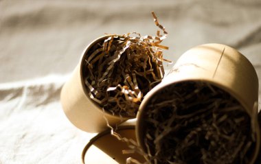 Doğal kartondan yapılmış hediye kutusu