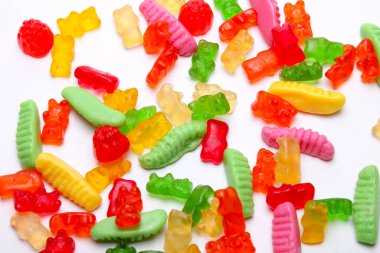 jöle şekerleri beyaz arkaplanda izole