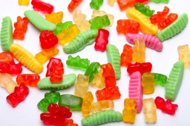 jöle şekerleri beyaz arkaplanda izole