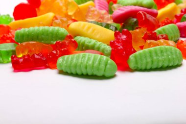 jöle şekerleri beyaz arkaplanda izole