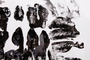 Beyaz arka planda siyah yumruklar, siyah hayatlar önemli, sembol