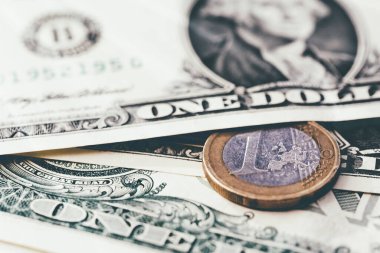 ABD Doları, eşitlik ve döviz kuru kavramına bir Euro.