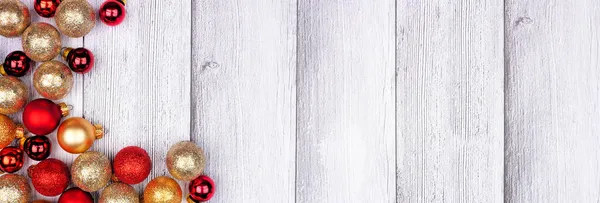 Christmas Rogu Granicy Czerwonych Złotych Dekoracji Powyżej Widok Tle Zimowego — Zdjęcie stockowe