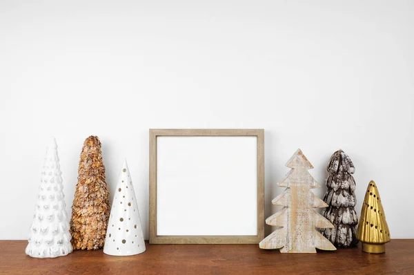 Weihnachtsattrappe Mit Holzrahmen Und Rustikalem Baumdekor Quadratischer Rahmen Auf Einem — Stockfoto