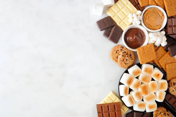 Smores Borda Lateral Buffet Marshmallows Torrados Bolachas Chocolate Ingredientes Variados — Fotografia de Stock