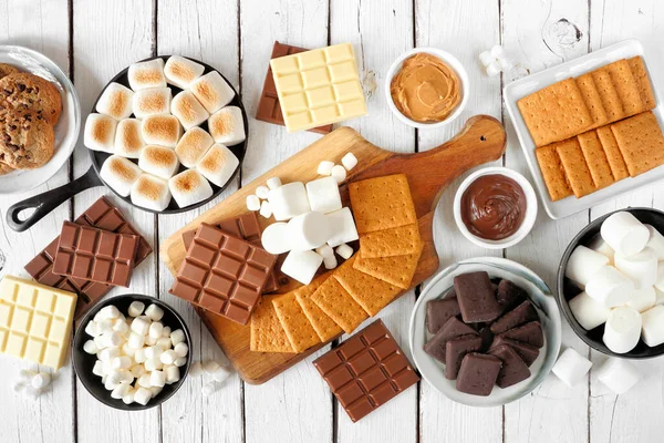 Smores Cena Mesa Buffet Marshmallows Assados Biscoitos Chocolate Uma Seleção — Fotografia de Stock
