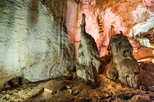 Krymská velká jeskyně Emine-bair-hosar — Stock fotografie