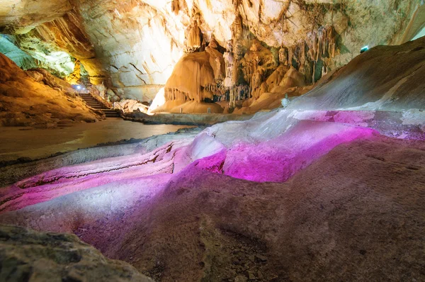 Grande Caverna da Crimeia Emine-bair-hosar — Fotografia de Stock