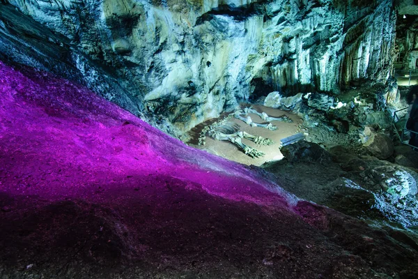 Krymská velká jeskyně Emine-bair-hosar — Stock fotografie