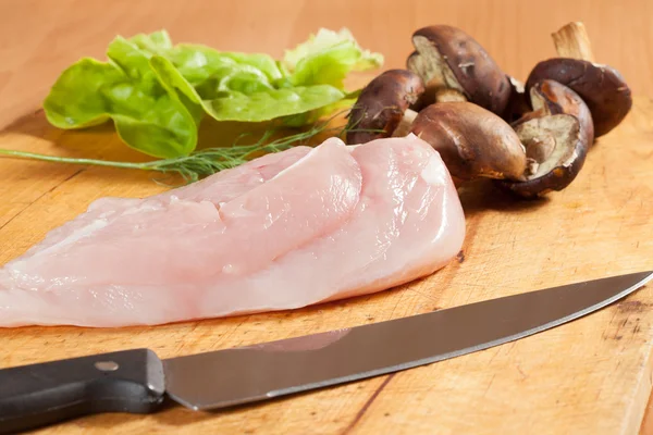 Petto di pollo crudo — Foto Stock