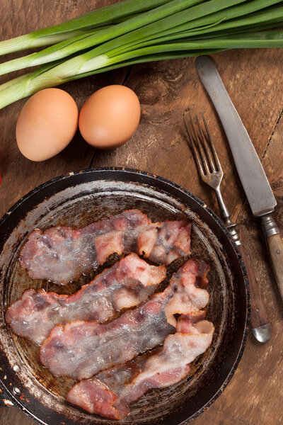 Жареный бекон
.