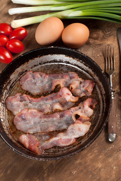 Жареный бекон
.