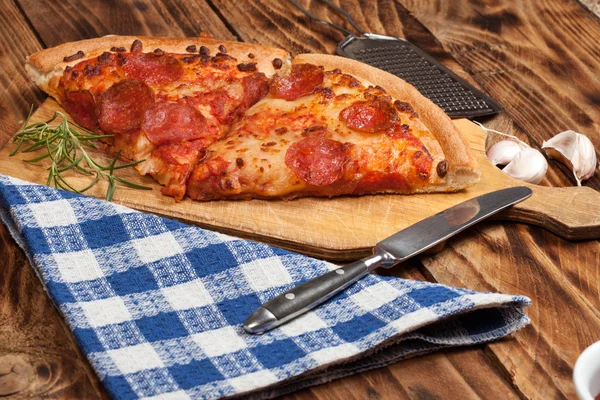 Two pieces of pizza. — Stock Photo, Image
