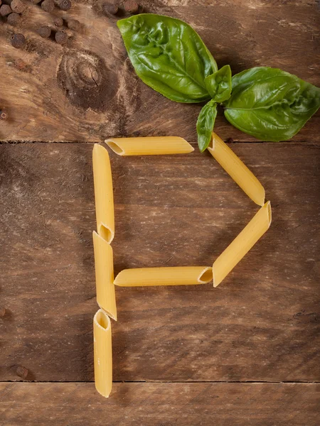 La lettera P con la pasta — Foto Stock