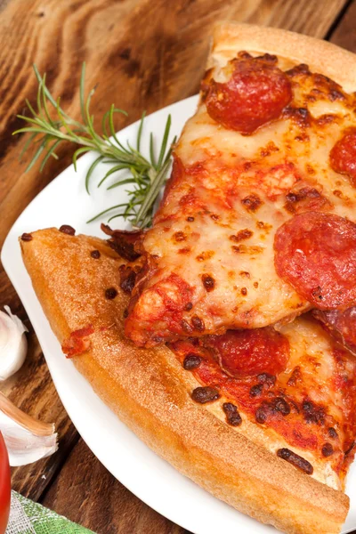 Two pieces of pizza. — Stock Photo, Image