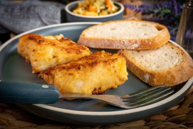 Kızarmış morina filetosu parçaları..