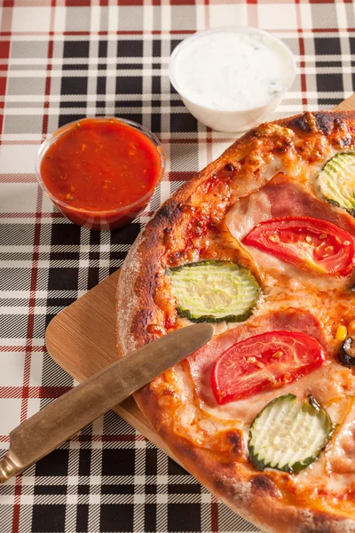 Homemade pizza. — Stock Photo, Image