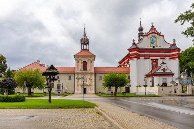 KRASNOBROD, POLAND - 31 Ağustos 2021: Krasnobrod 'daki Barok Dominik Manastırı.