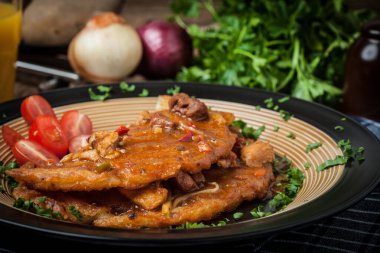 Etli, sebzeli, domatesli ve maydanozlu gözleme..