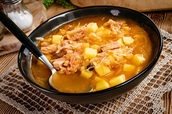 Sopa Tradicional Rusa Con Repollo Mesa Madera — Foto de Stock