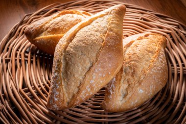 Hasır zeminde buğday rulosu. Sığ alan derinliği. 