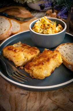 Kızarmış morina filetosu parçaları..